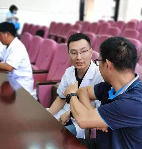 曲靖市二院健康體檢中心到團(tuán)檢單位上門(mén)服務(wù)送健康